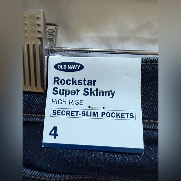 NWT - Old Navy Rockstar Super Skinny High Rise - Size 4 - Picture 6 of 7